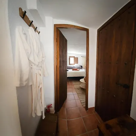 Cortijo El Ancla Bed & Breakfast *